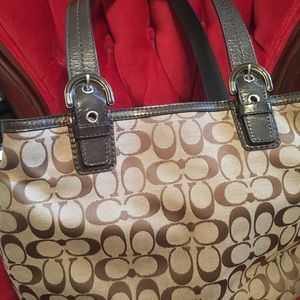 Coach 👜 purse in EUC-classic tan/brown w/logo